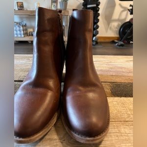 Frye Alton Chelsea ankle boots. Size 10